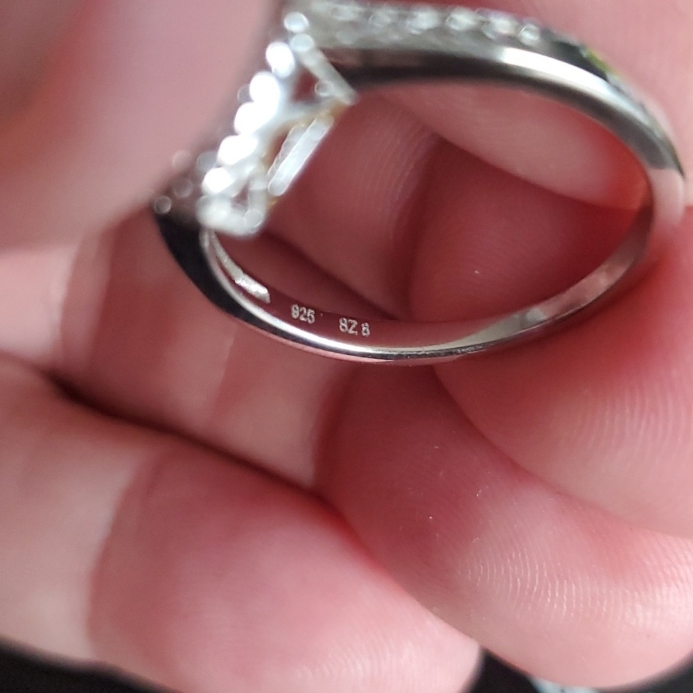 STERLING SILVER HEART RING WITH CRYSTALS ON EACH SIDE OF BAND - Picture 2 of 2